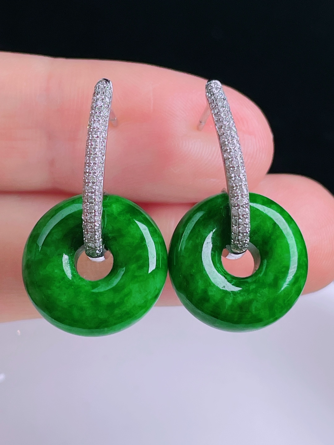 辣绿耳坠，18k镶嵌，老种起光，细底通透，尺寸：裸石15.8/6mm0828
