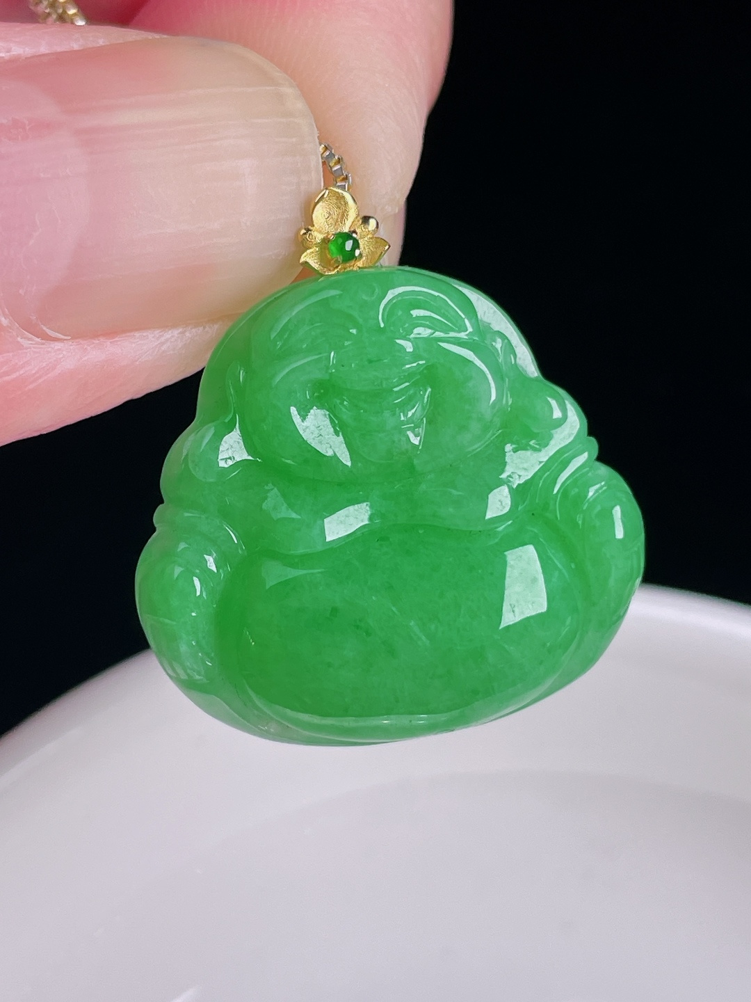 阳绿佛公，18k镶嵌，老种起光，细底通透，尺寸：27裸石23/24.4/6mm0828
