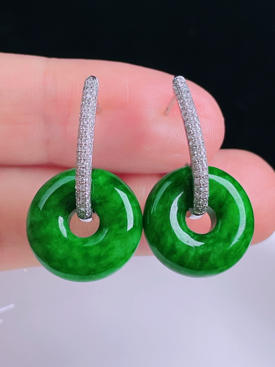 辣绿耳坠，18k镶嵌，老种起光，细底通透，尺寸：裸石15.8/6mm0828