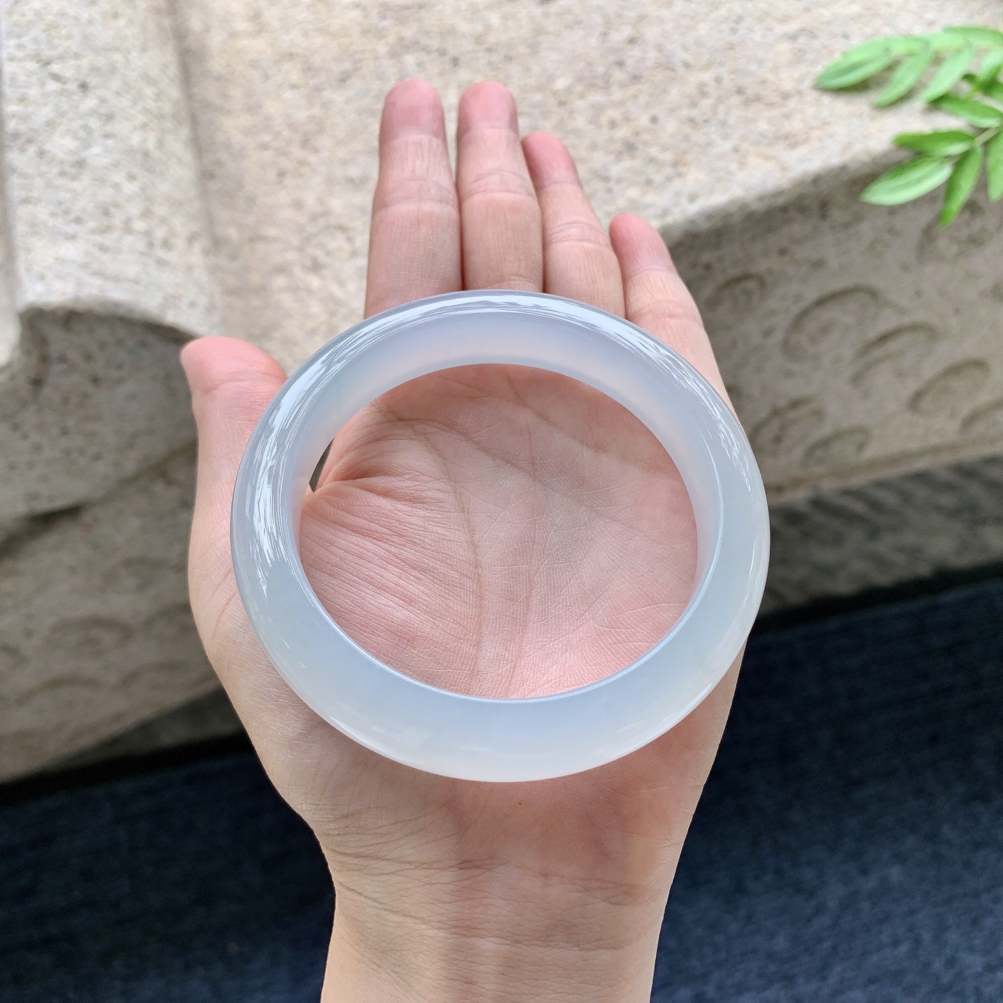 正圈59 60，圈口60/13.2/9，编码T1082913，冰糯底色，水润，种老，细腻，无裂。