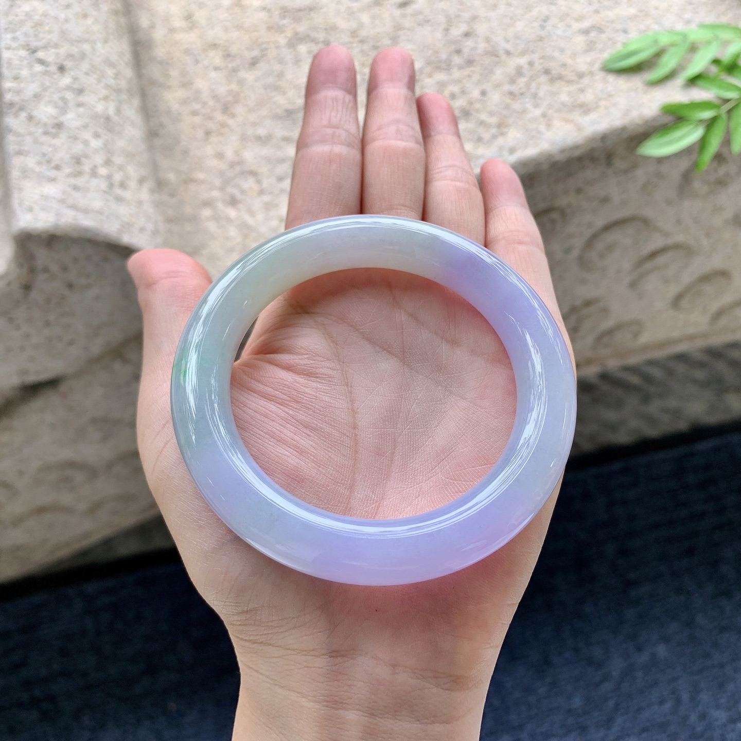 圆条55 56,圈口56.4/11.3/11.1,编码G7082928,双彩，水润，种老，细腻，打灯有棉线