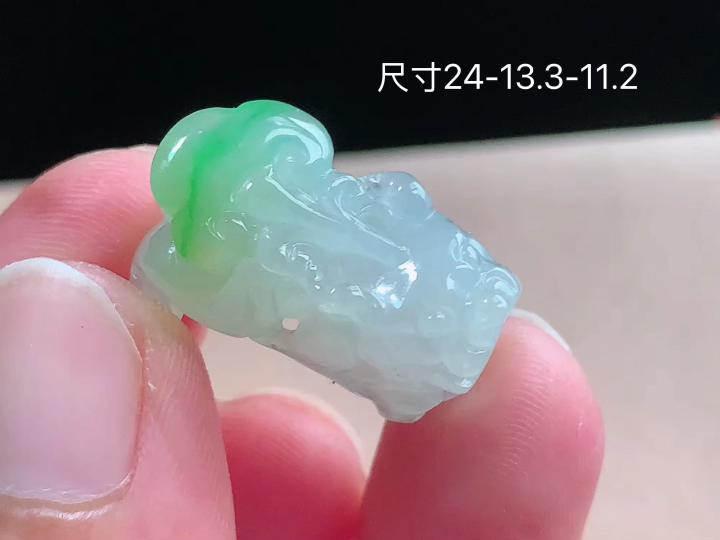 冰飘绿貔貅,无裂,尺寸，24-13.3-11.2