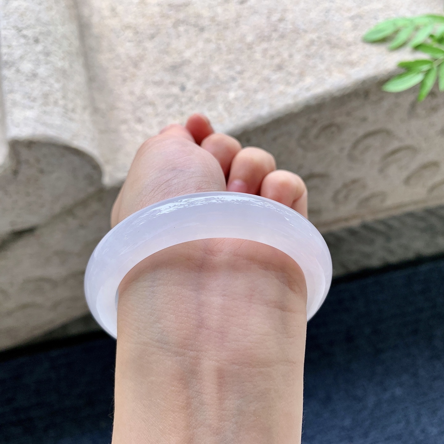 正圈55 56，圈口55/12/8.8，编码WW082949，糯冰淡粉紫，水润，种老，细腻，打灯有纹线