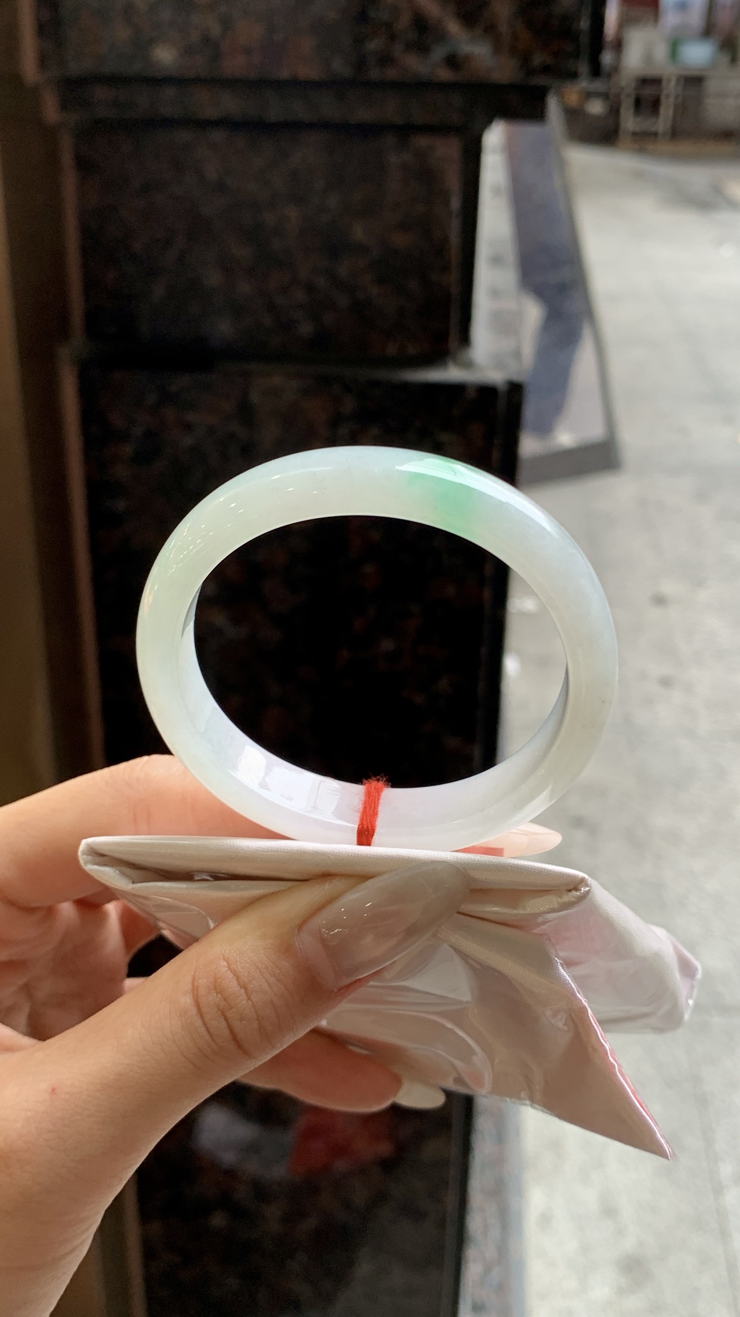 一抹绿贵妃成品手镯