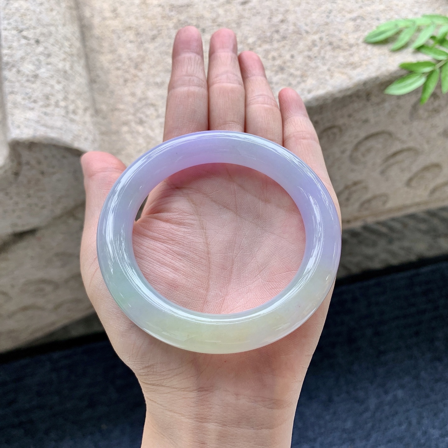圆条55 56,圈口56.4/11.3/11.1,编码G7082928,双彩，水润，种老，细腻，打灯