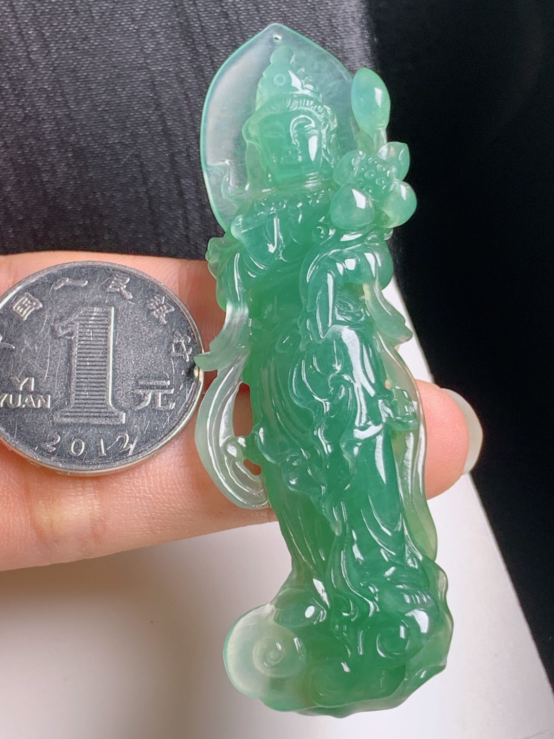 满绿站观音，水头十足，雕工精湛，吉祥护佑
