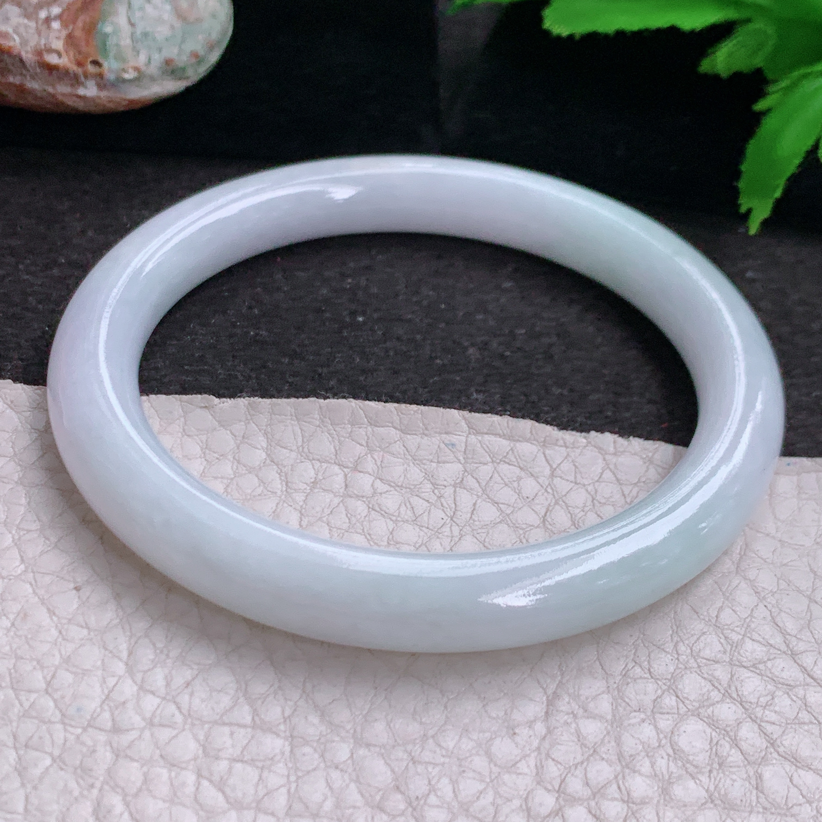 ee自然光56*8.3*8.5叮当镯 缅甸翡翠a货玉手镯纯美圆条美人镯