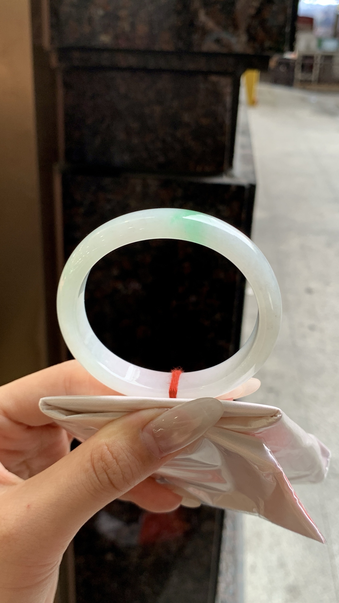 一抹绿贵妃成品手镯
