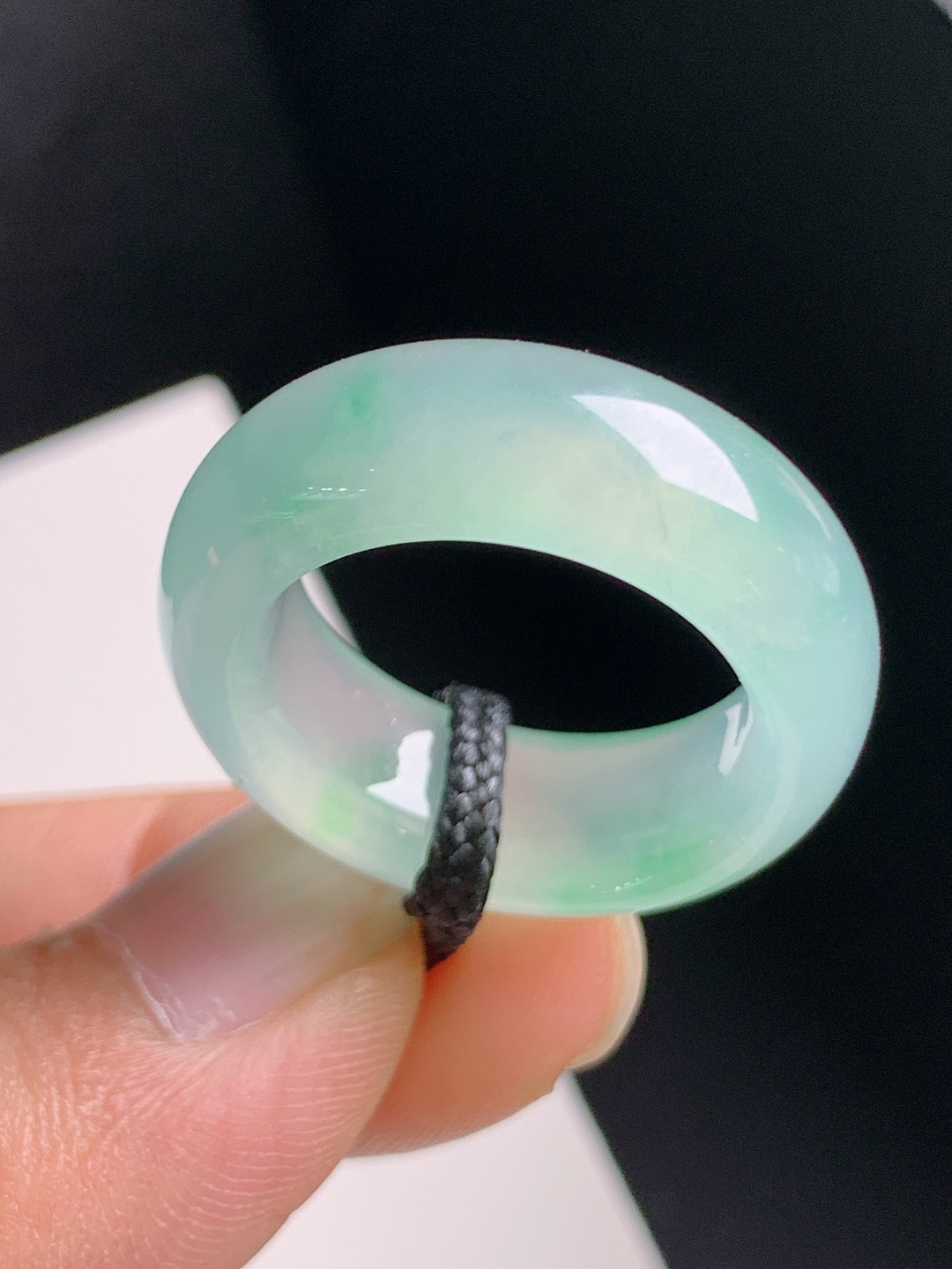 冰种飘绿指环，清透起胶，水润柔和，简约大气
