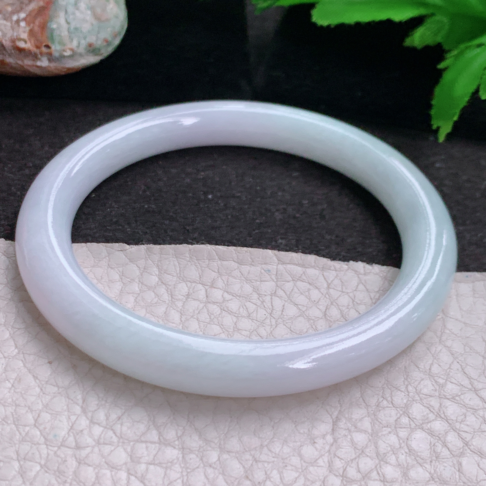 ee自然光56*8.3*8.5叮当镯 缅甸翡翠a货玉手镯纯美圆条美人镯