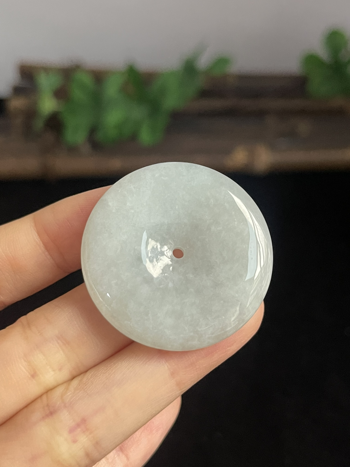 翡翠糯化种白色平安扣