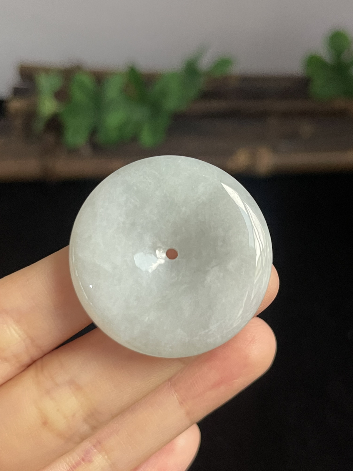 翡翠糯化种白色平安扣