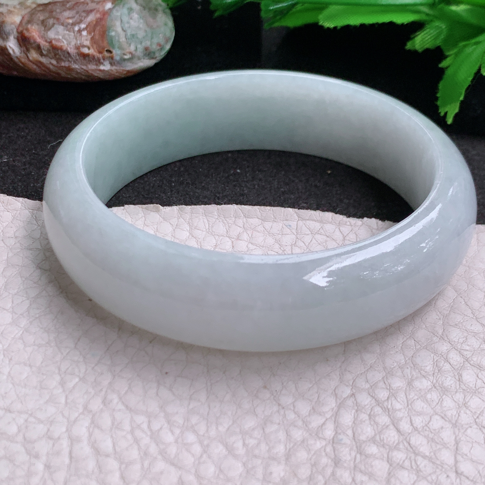 js自然光58.5*17*8.3轮胎镯 缅甸翡翠a货玉手镯浅绿大气宽边玉手环