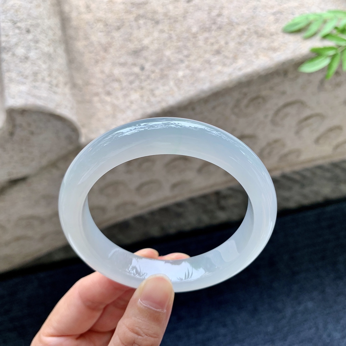 正圈59 60，圈口60/13.2/9，编码T1082913，冰糯底色，水润，种老，细腻，无裂。