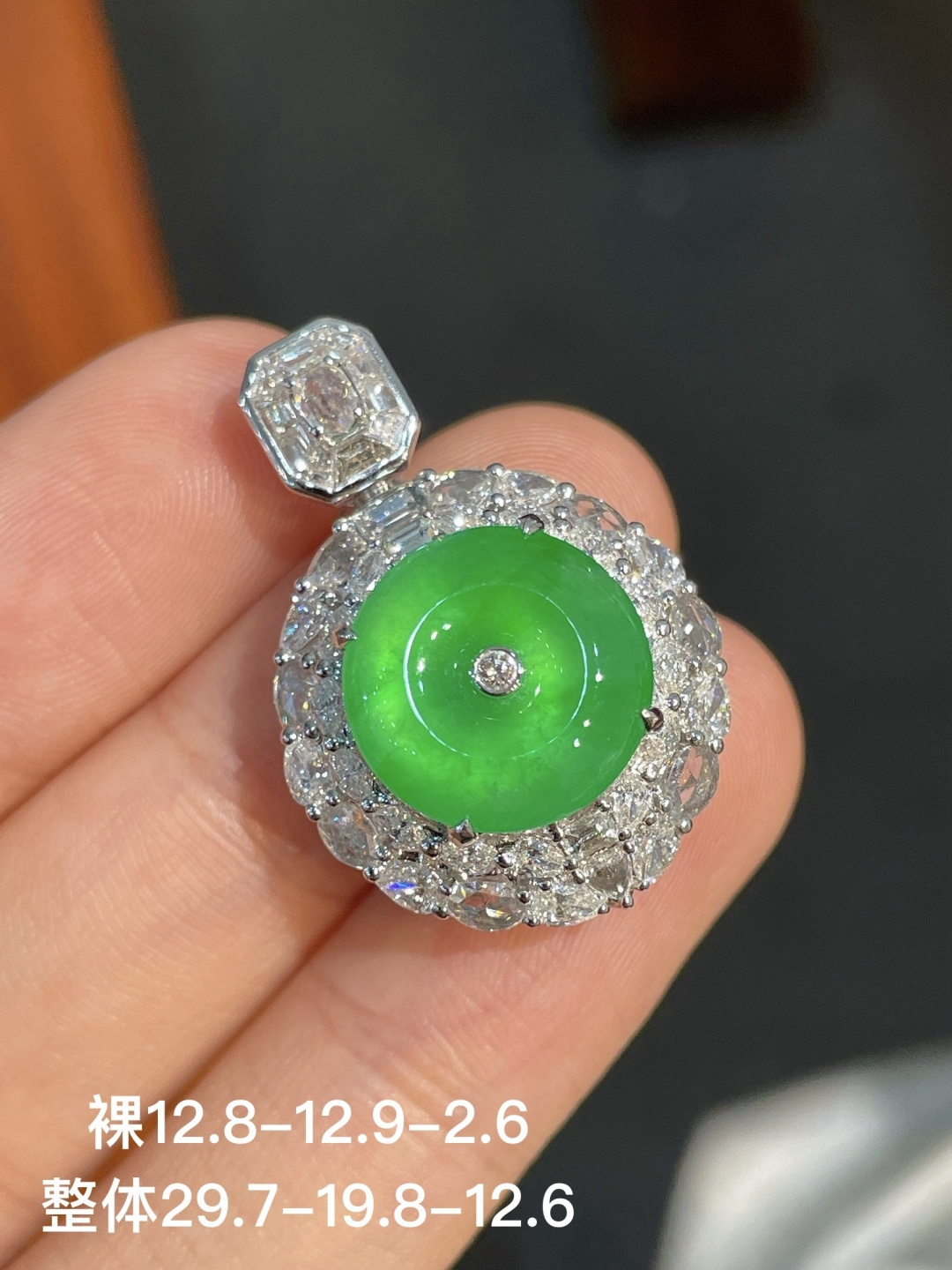 冰绿扣子吊坠,无裂,18k金镶嵌,强烈推荐，12.8-12.9-2.6
