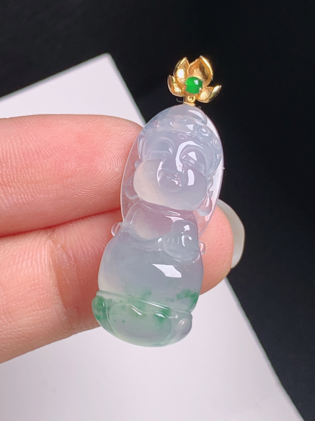 冰种飘花宝宝佛吊坠，冰润细腻，神态温婉，护佑安康