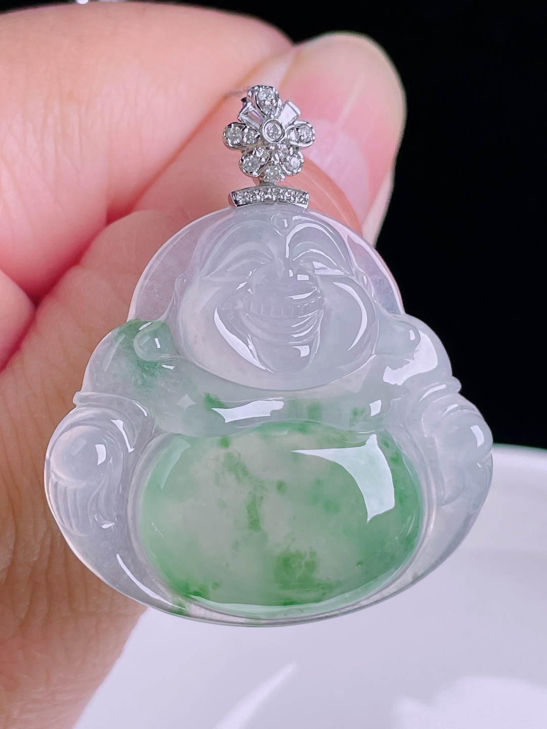 飘绿佛公，18k镶嵌，老种起光，细底通透，尺寸：40裸石31/34.3/6.4mm0828