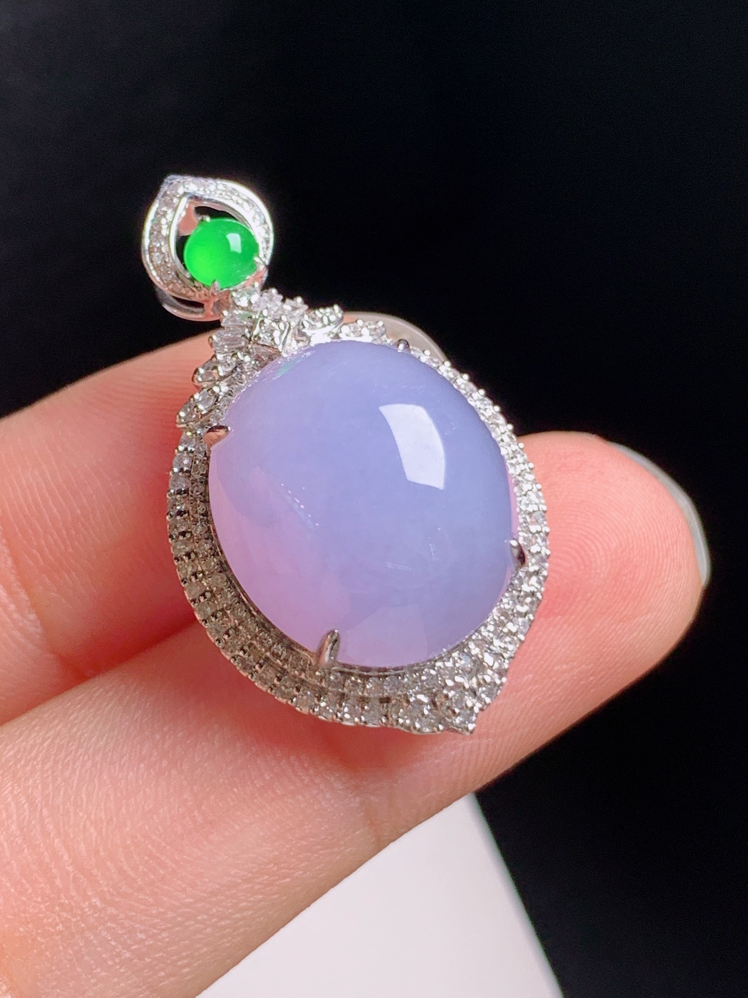 旦面吊坠，浓艳匀净，贵气雅致，温婉大方