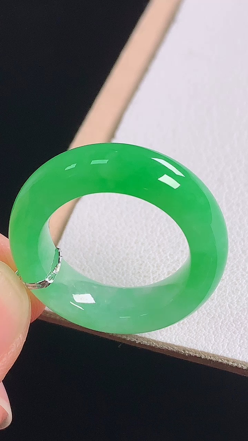 冰绿指环，无裂，尺寸:圈口11/16.2-6.1-4.2mm 24