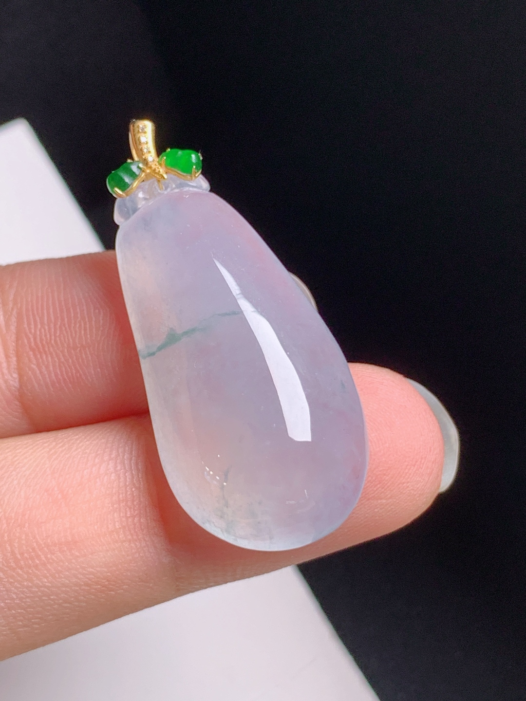 冰种飘花福瓜吊坠，紫韵淡雅，形体饱满，水润莹亮，多子多福，裸石31.6-15.8-8.135.8，082508