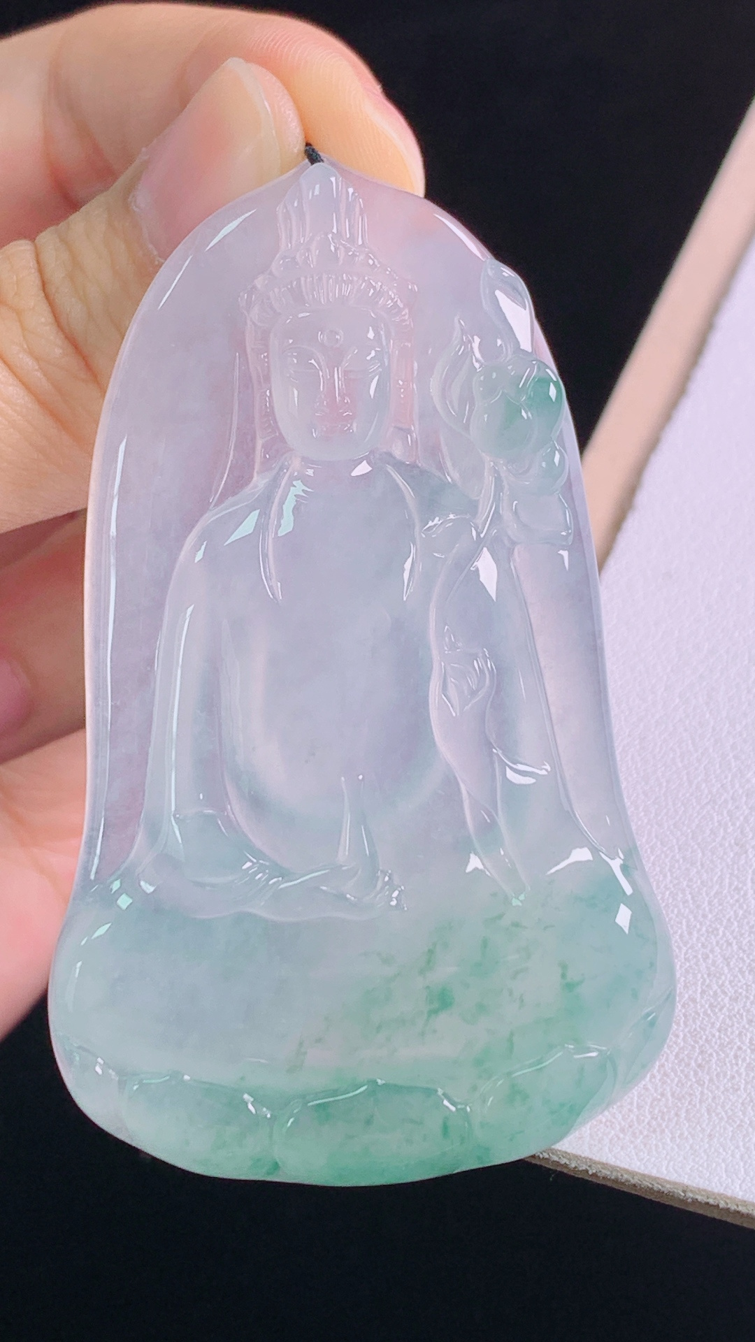 高品质冰种飘花大势至观音，种水，花色灵动，冰清玉洁，无裂，尺寸:63.9-38.8-6.1mm