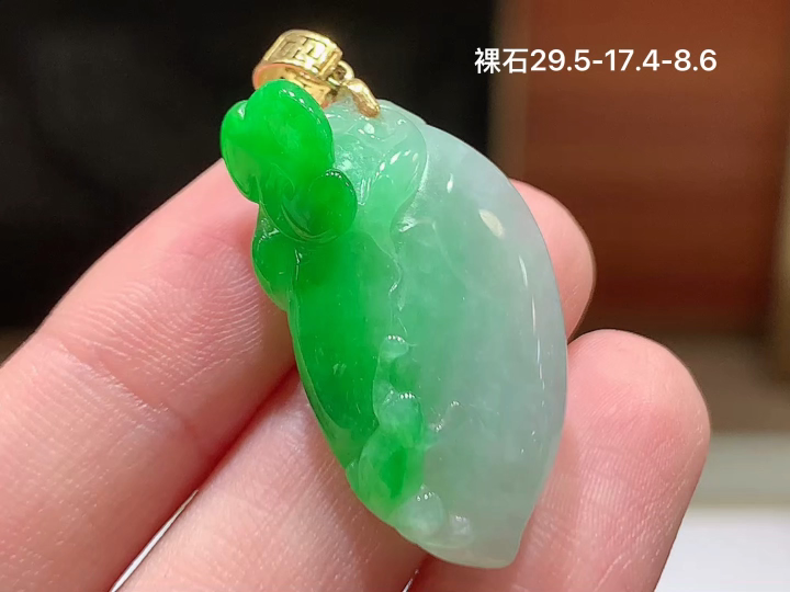 18K 冰飘绿福瓜吊坠 无裂, 尺寸，29.5-17.4-8.6