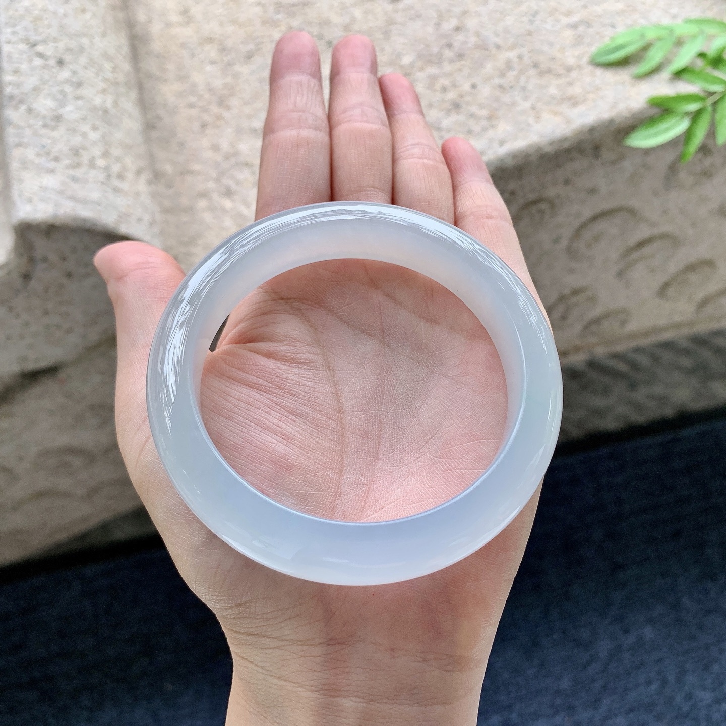 正圈59 60，圈口60/13.2/9，编码T1082913，冰糯底色，水润，种老，细腻，无裂。
