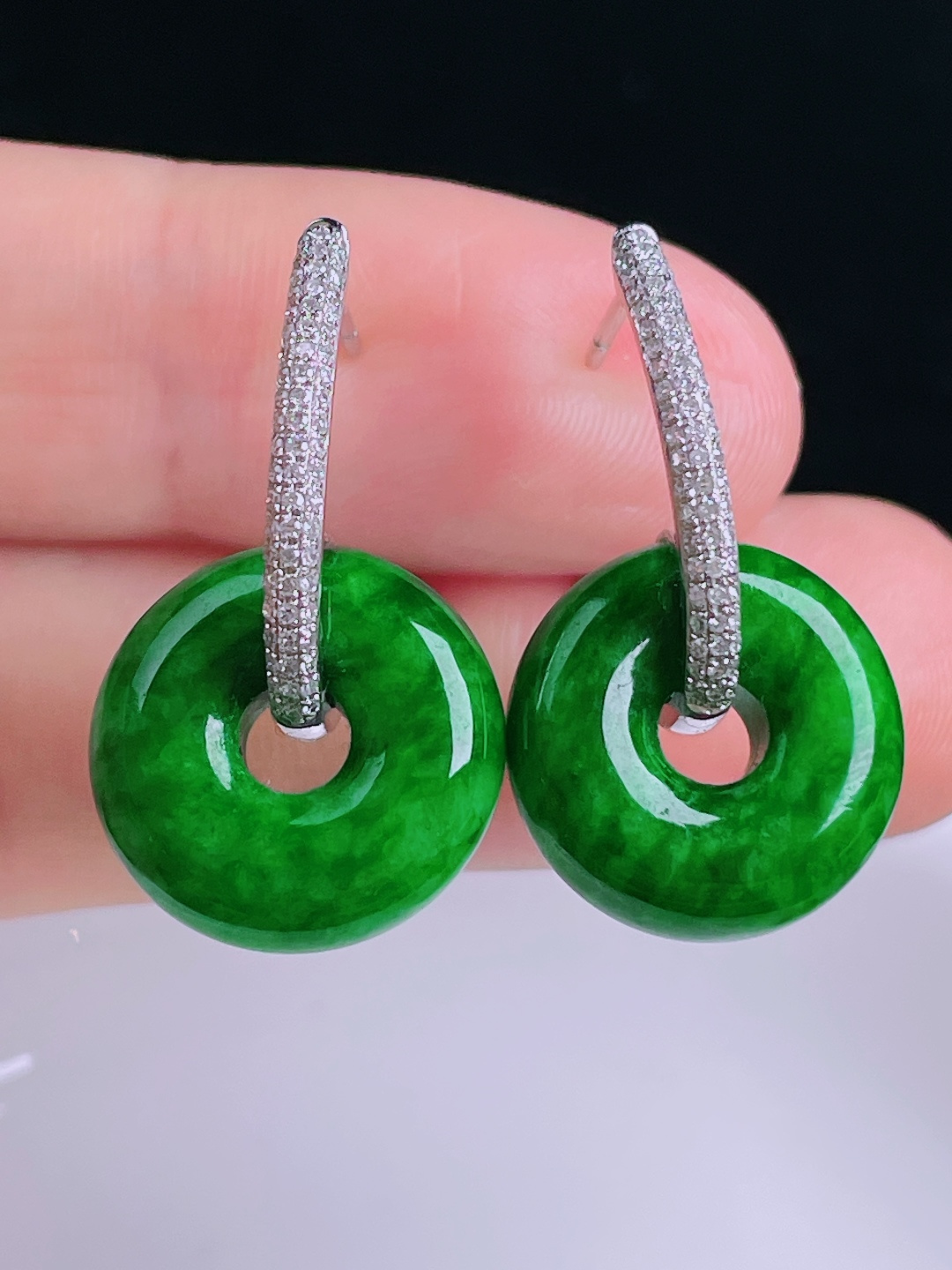 辣绿耳坠，18k镶嵌，老种起光，细底通透，尺寸：裸石15.8/6mm0828