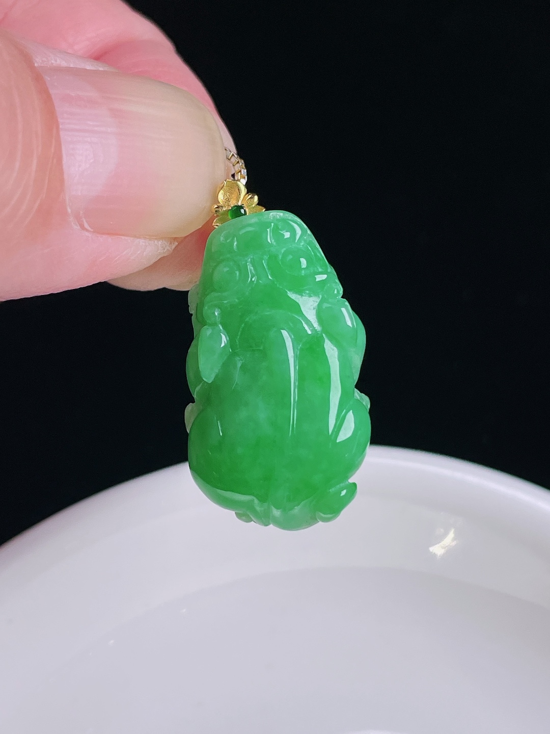 阳绿貔貅，18k镶嵌，老种起光，细底通透，尺寸：28.2裸石25.2/14.6/7.5mm0828