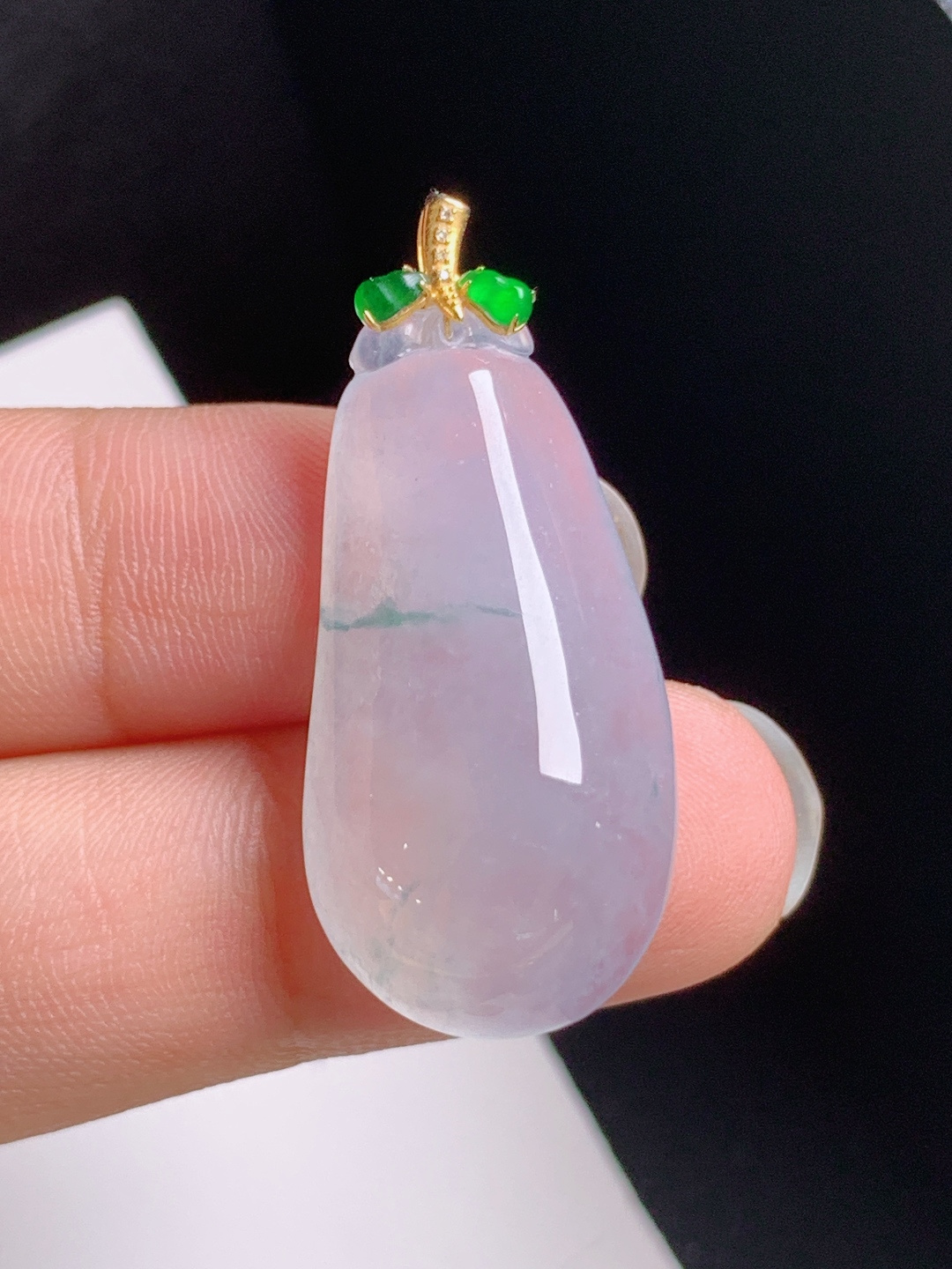 冰种飘花福瓜吊坠，紫韵淡雅，形体饱满，水润莹亮，多子多福，裸石31.6-15.8-8.135.8，0