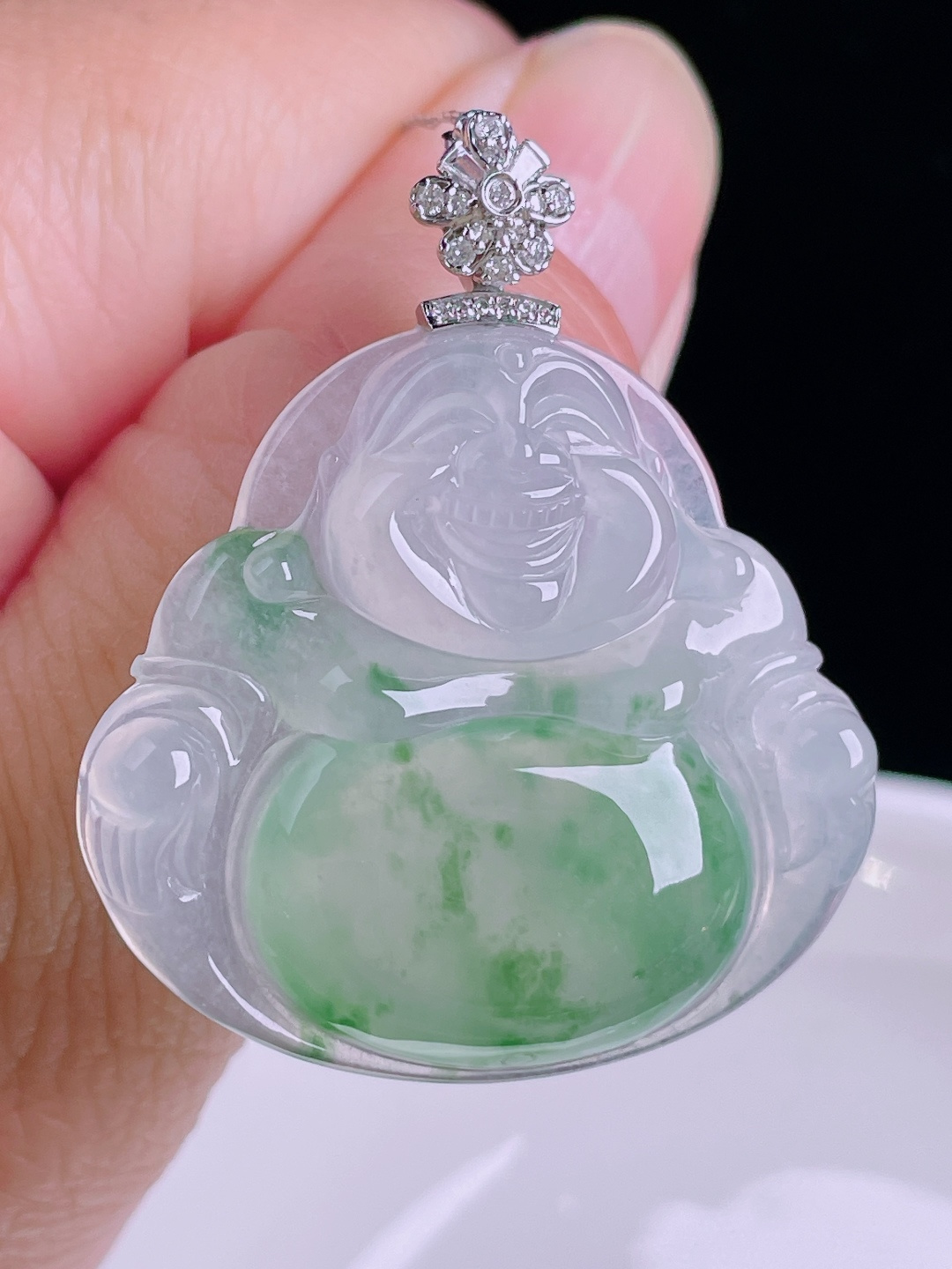 飘绿佛公，18k镶嵌，老种起光，细底通透，尺寸：40裸石31/34.3/6.4mm0828