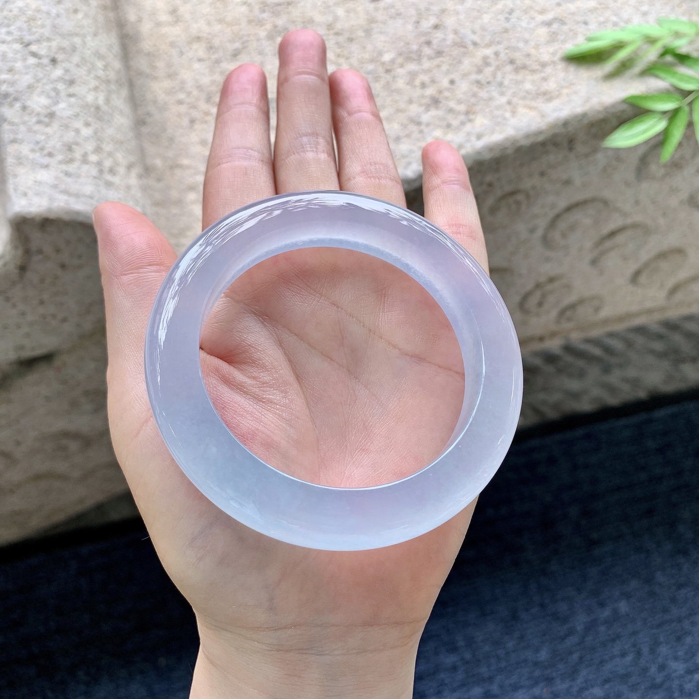 正圈57 58，圈口58.3/11.8/10.5，编码GJ082941，高冰紫底，起荧光，清透，水润，种老，细腻，打灯有棉线