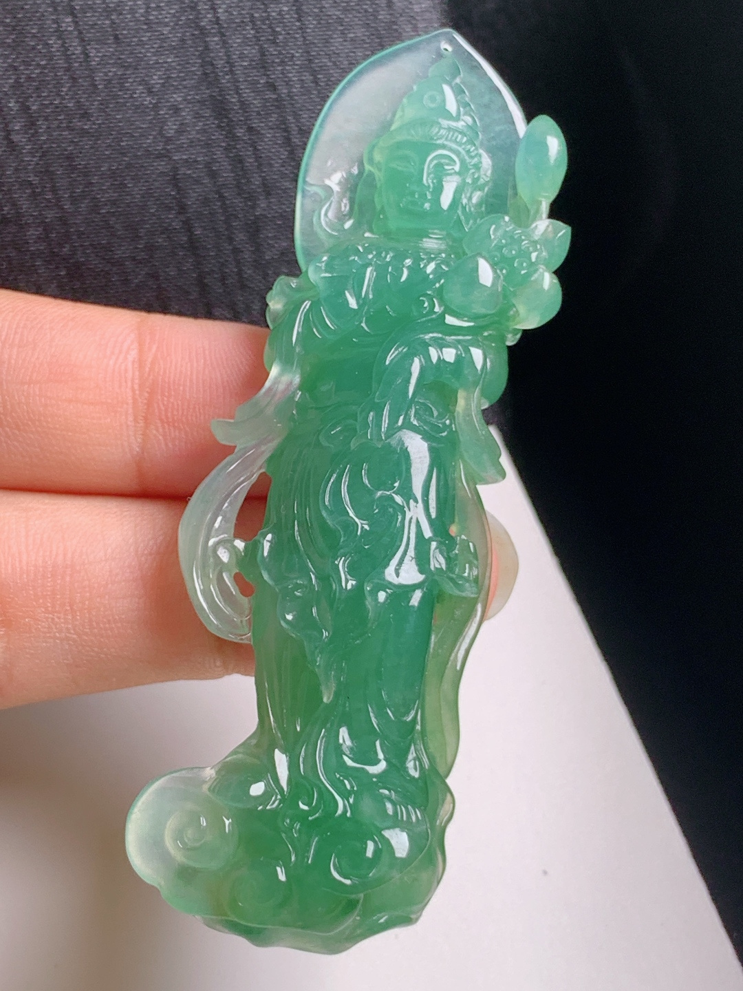 满绿站观音，水头十足，雕工精湛，吉祥护佑