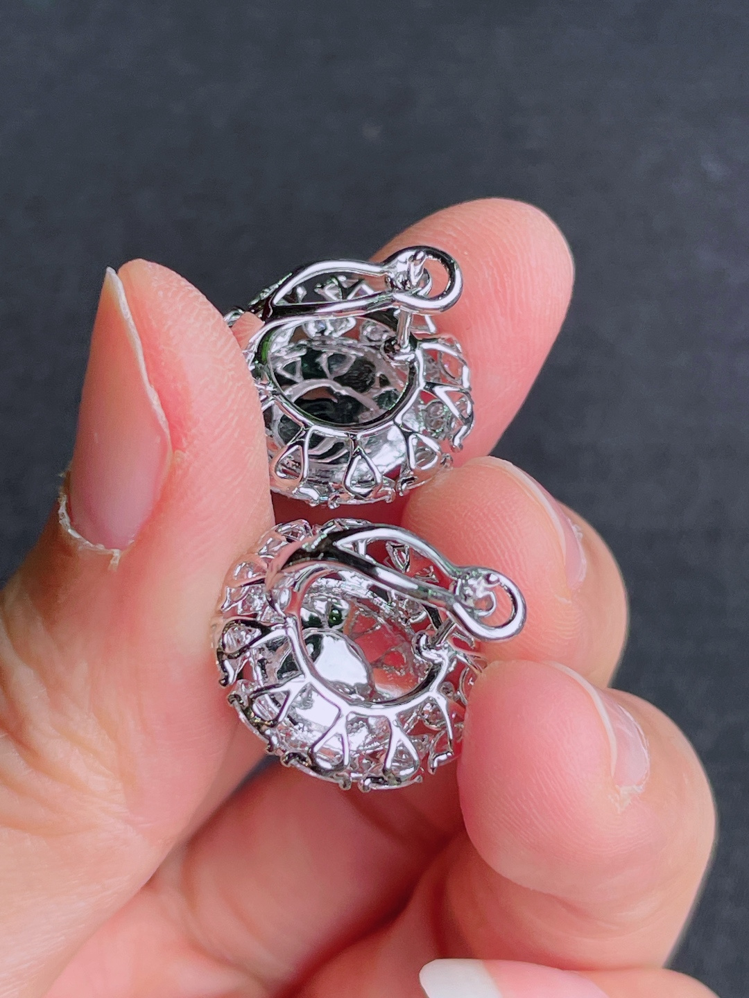 高冰绿蛋面耳钉，晶莹剔透，新颖时尚，品相，12-6