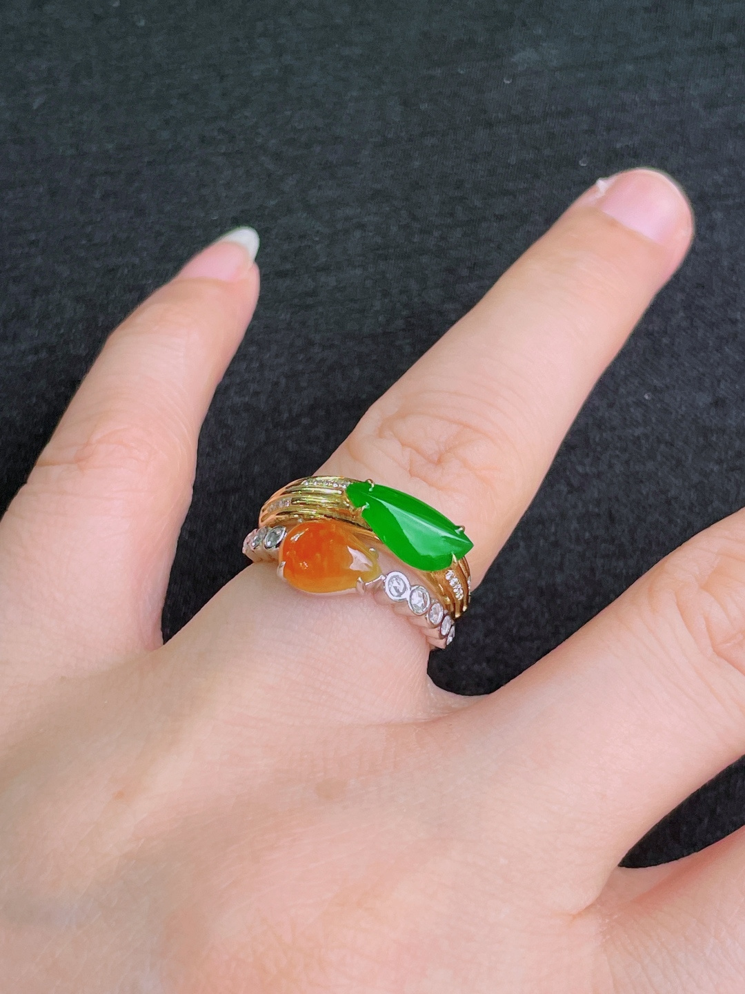 高冰绿蛋面戒指，晶莹剔透，新颖时尚，品相，12.5-6-4