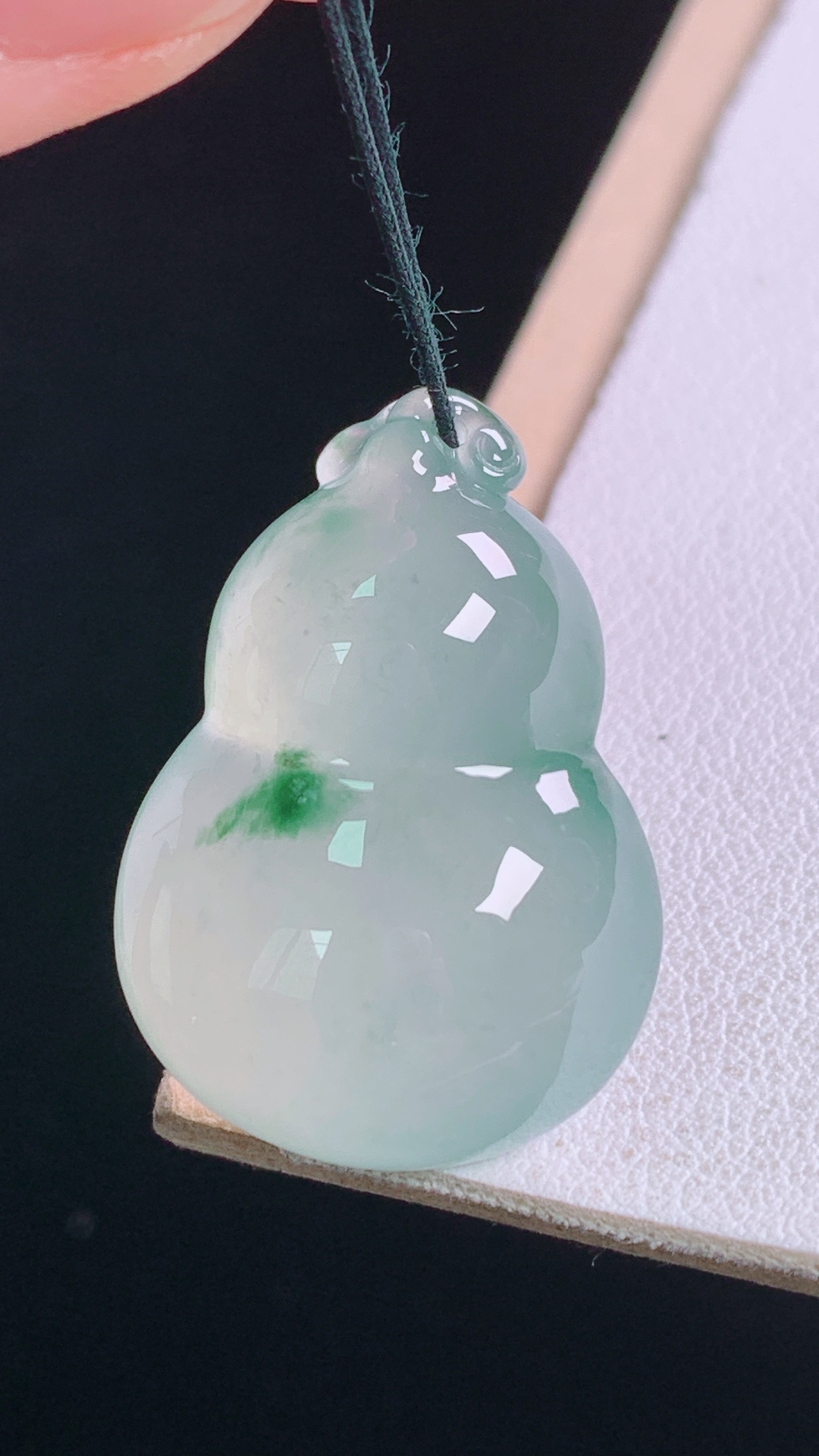 高冰飘花葫芦,花色灵动，水润细腻，无裂,尺寸:28.3-20.2-10.0mm