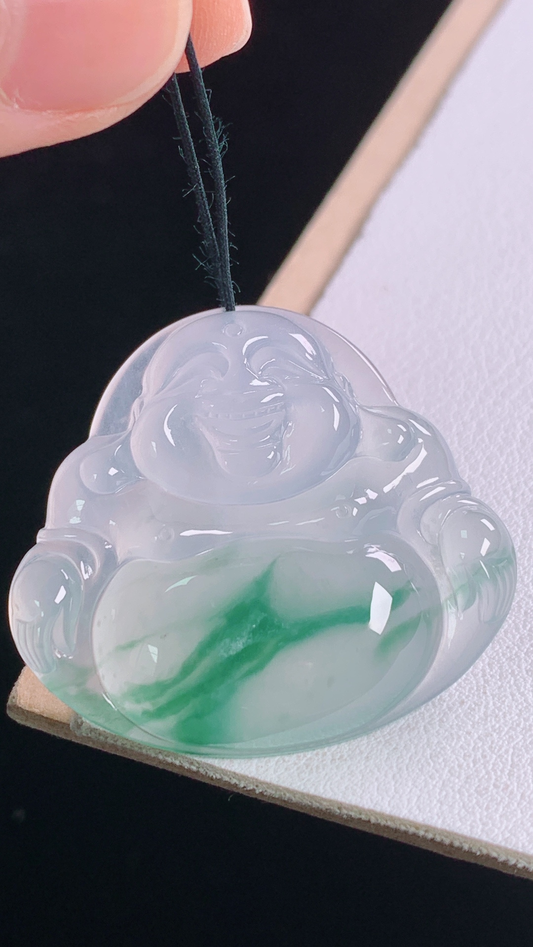 冰飘花佛公，一刀切，花色灵动，清透细腻，无裂，尺寸:31.7-35.3-5.7mm
