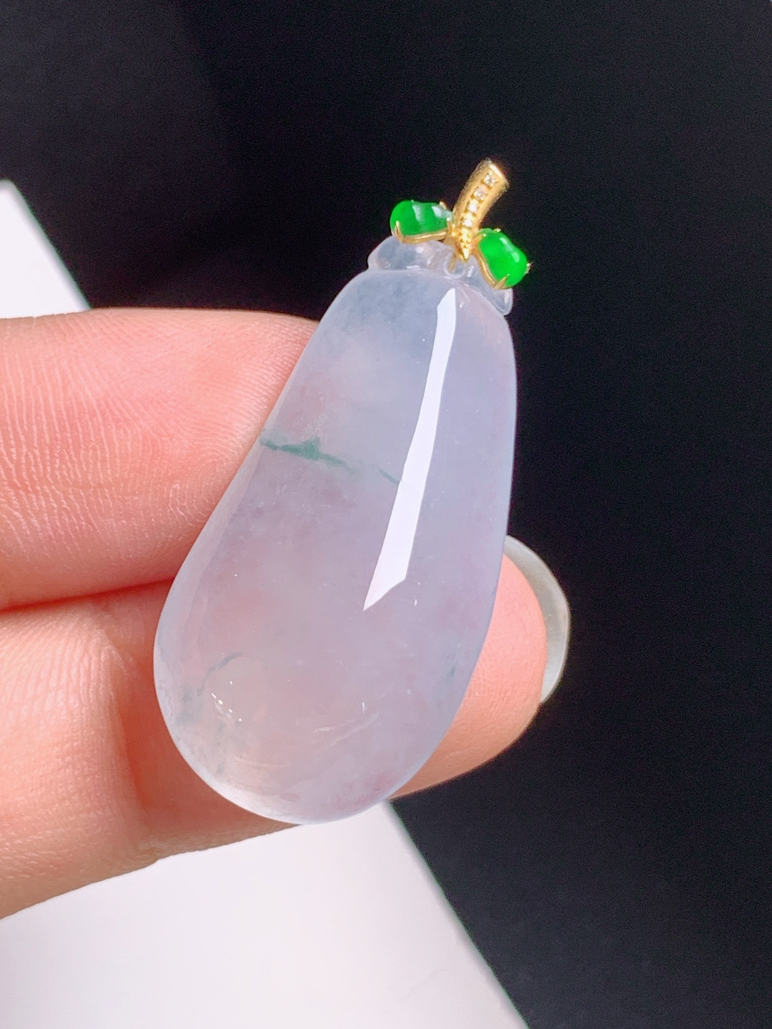 冰种飘花福瓜吊坠，紫韵淡雅，形体饱满，水润莹亮，多子多福，裸石31.6-15.8-8.135.8，082508