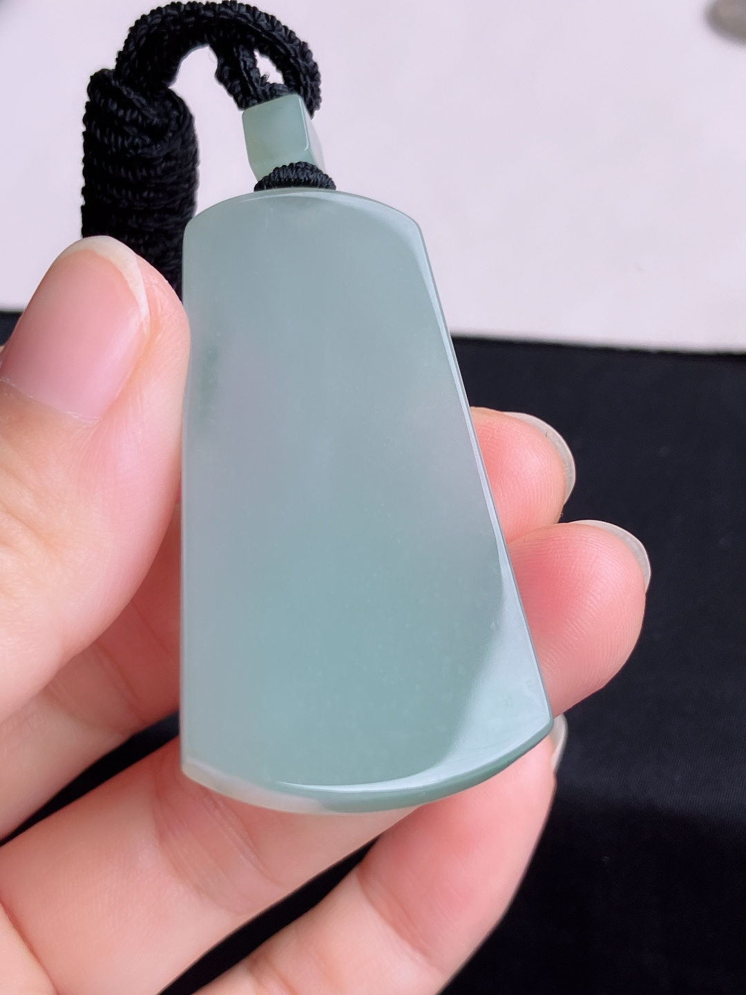 底色平安牌，简约时尚，尺寸52.3/26.8/5.6/自然光实拍