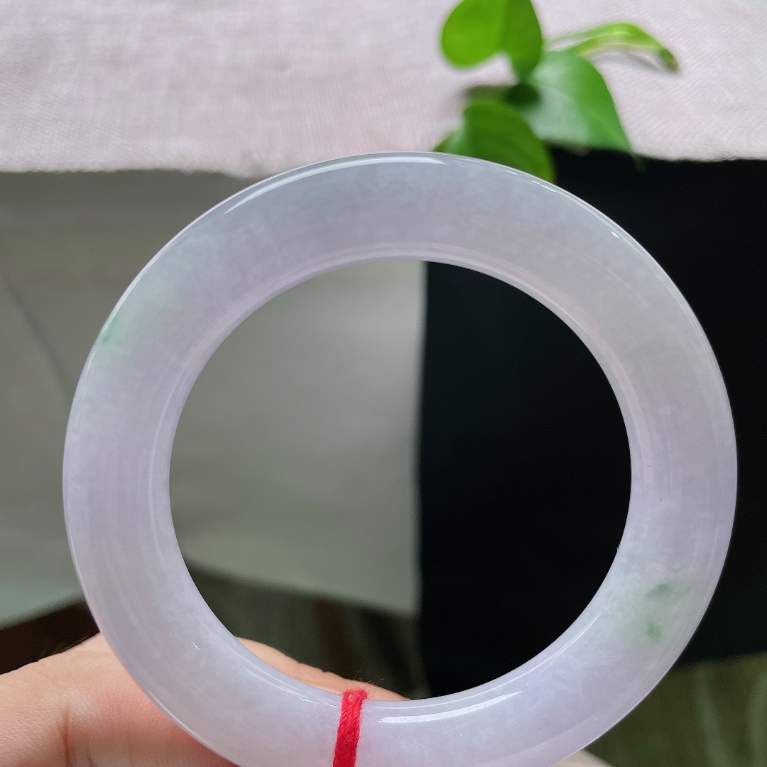 54/11.5，春彩圆条，无裂，淡粉似春日盛放的桃花，翠绿如同破土新芽，相映成趣雅致动人。ss55691a