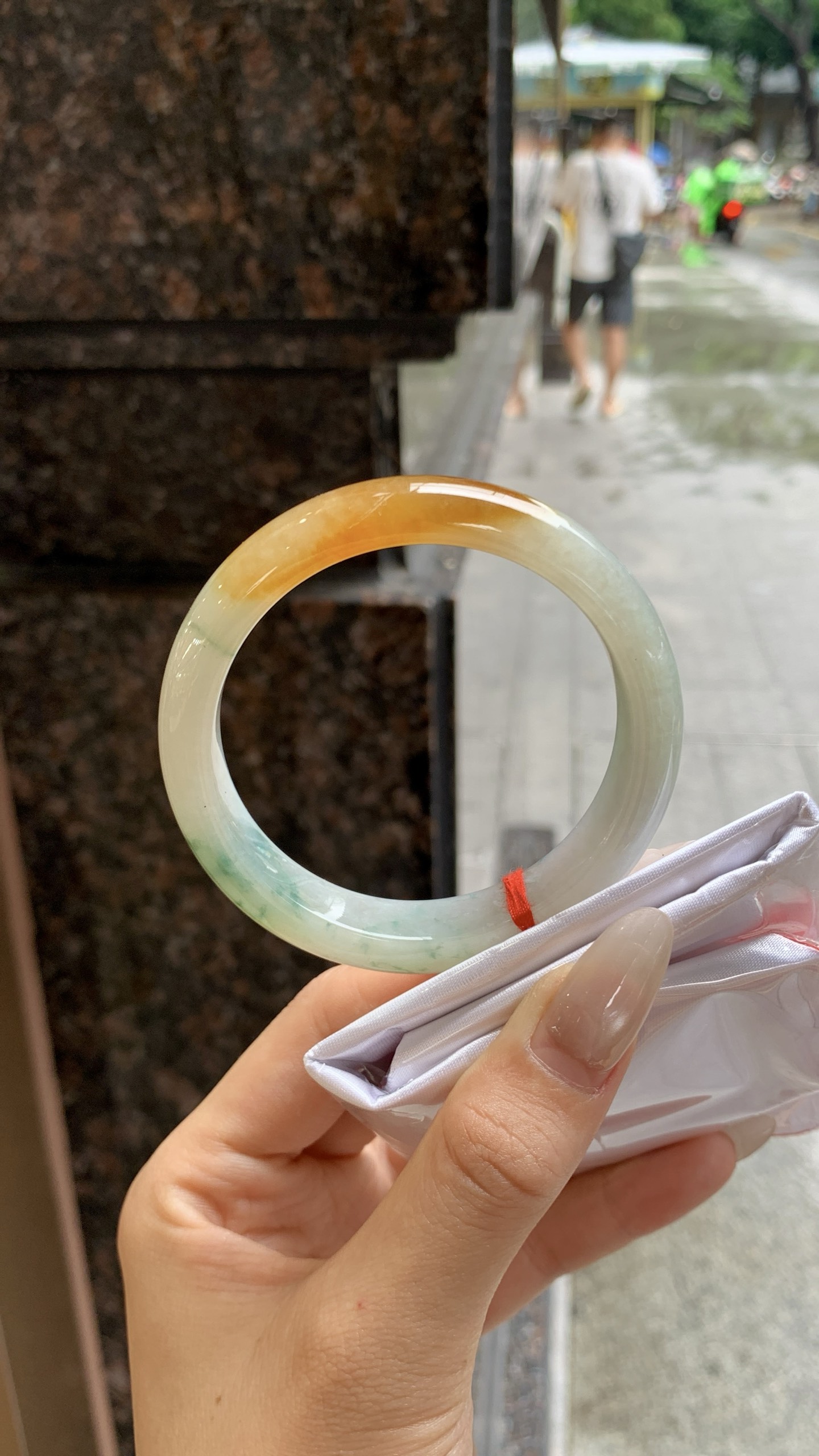 黄翡飘花成品手镯,尺寸56.1-12.9-7.9
