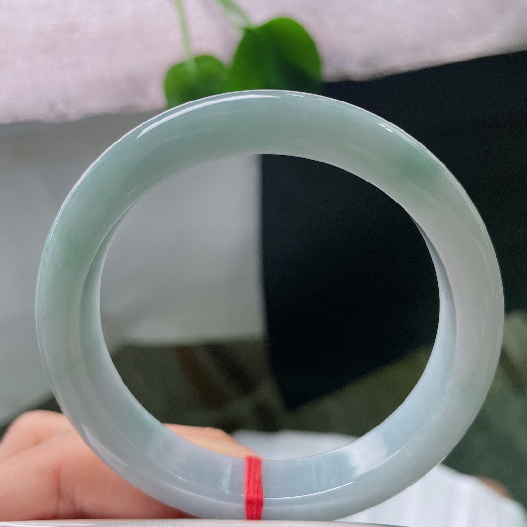 蓝底正圈，无裂，属于耐看的类型，越看越舒服，不会看久了就审美疲劳。ss57601a