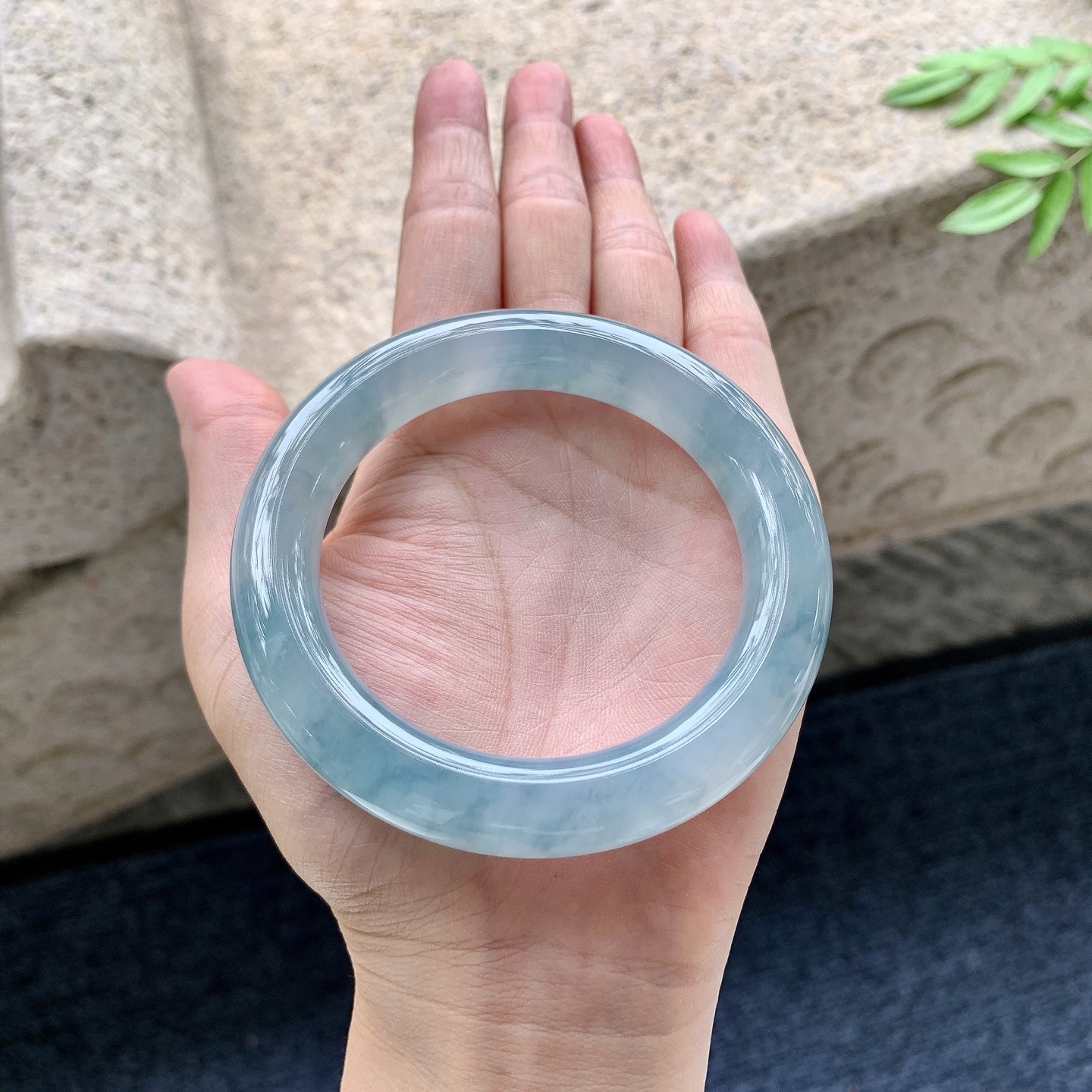 圆条56 57，圈口57/11.2/11.2，编码WW082945，糯冰飘花，水润，种老，细腻，打灯