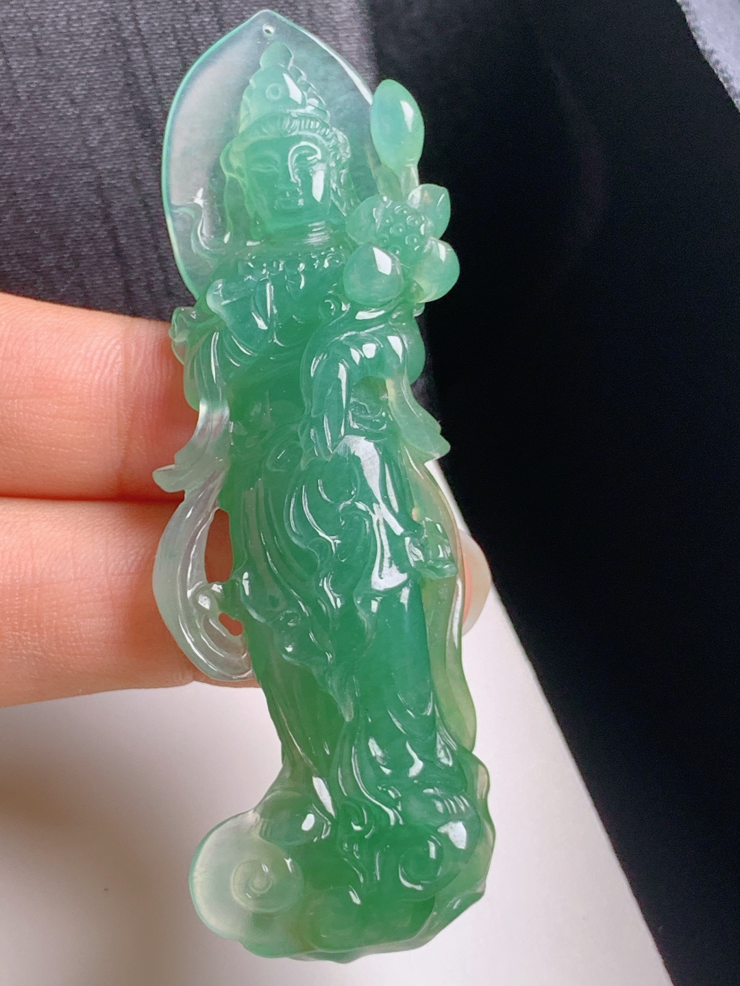 满绿站观音，水头十足，雕工精湛，吉祥护佑