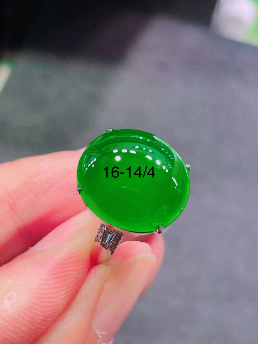 高冰绿蛋面戒指 晶莹剔透，新颖时尚，品相，16-14