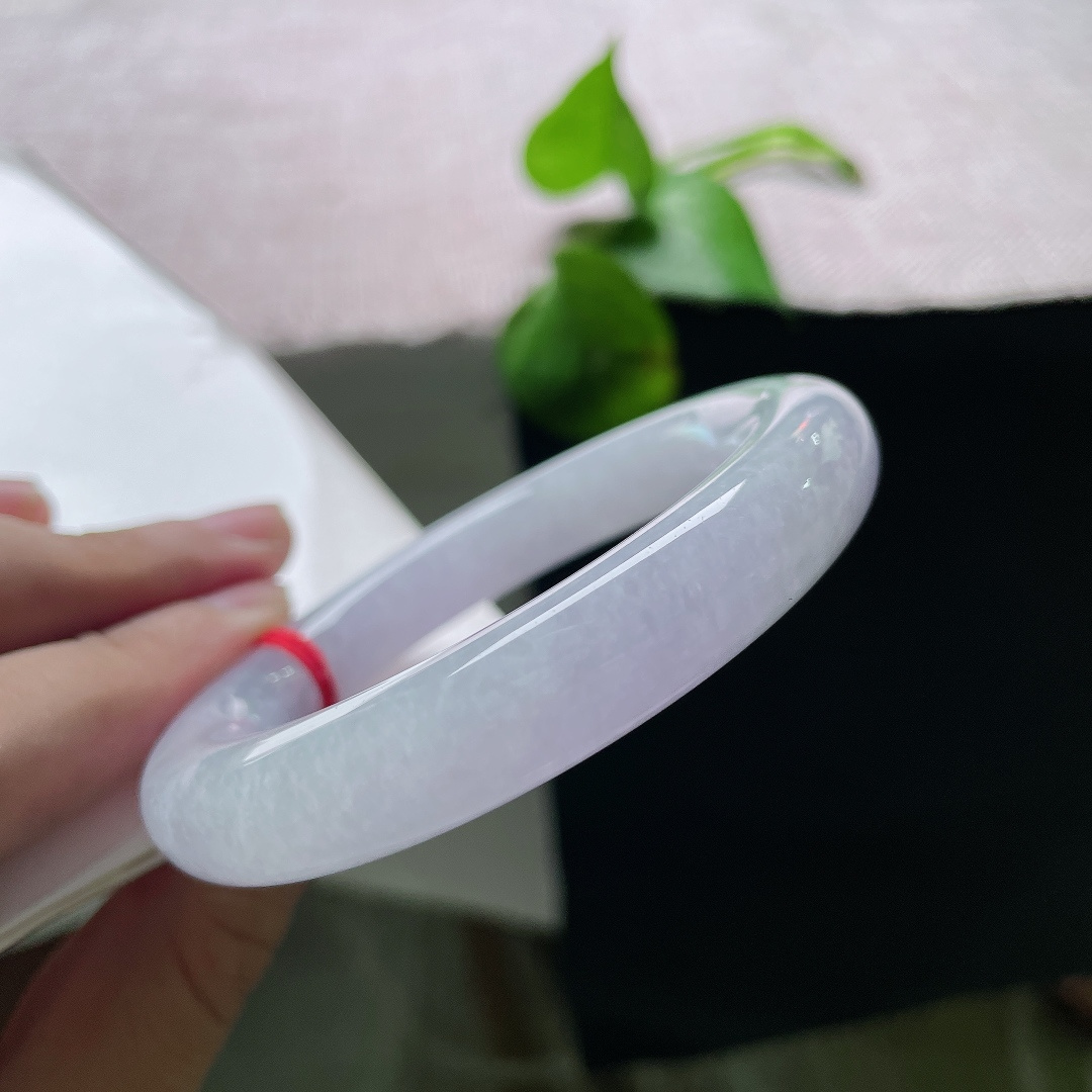 54/11.5，春彩圆条，无裂，淡粉似春日盛放的桃花，翠绿如同破土新芽，相映成趣雅致动人。ss55691a