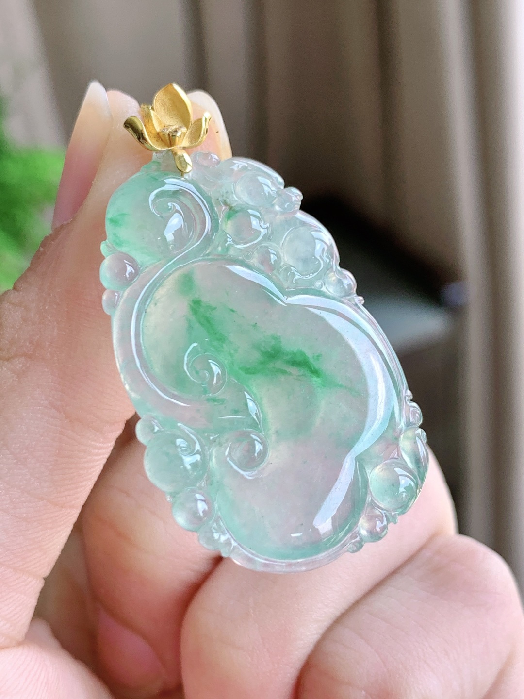 冰飘绿花大如意吊坠,18k金镶嵌,无裂,性比高,飘花
