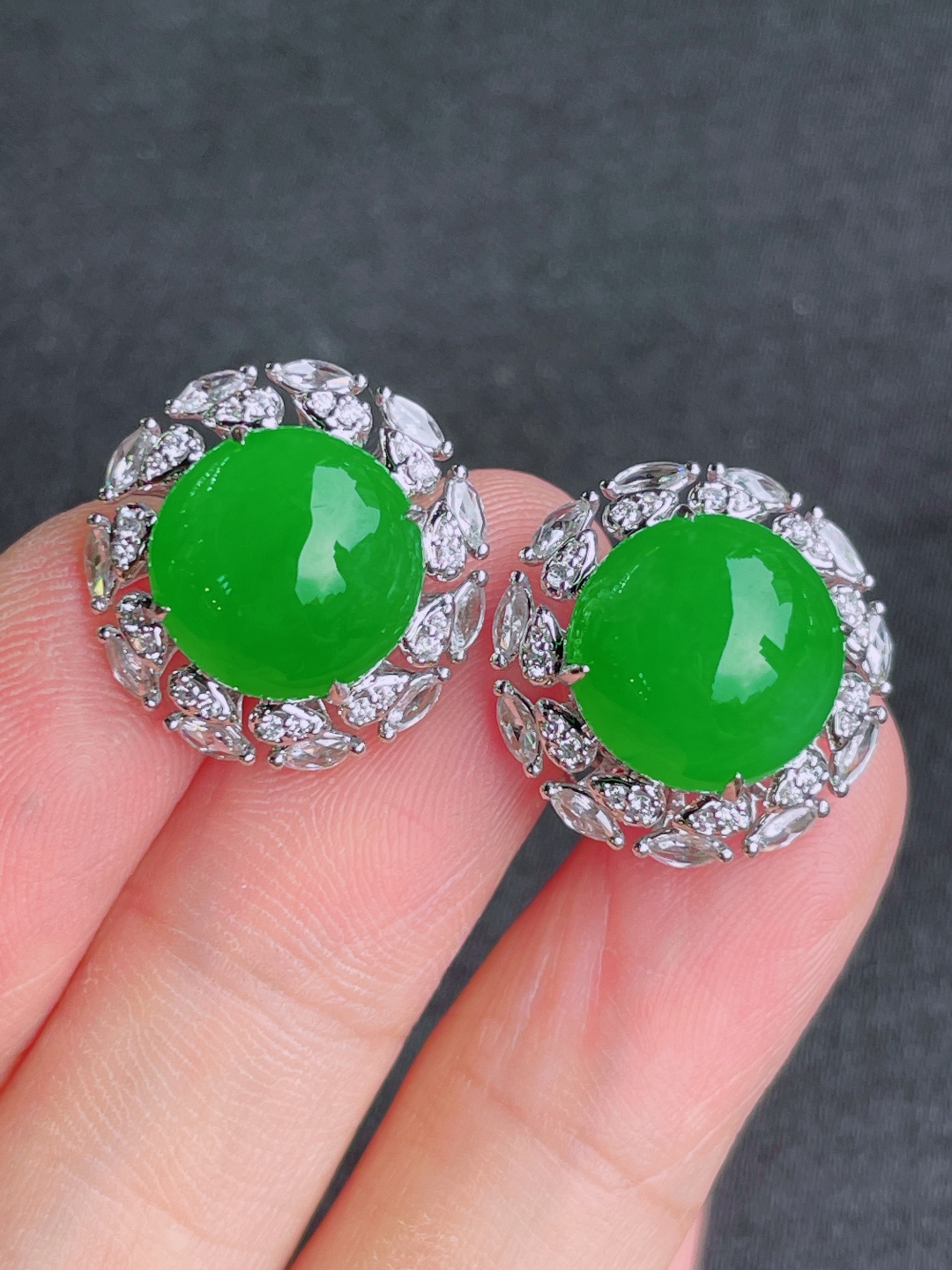 高冰绿蛋面耳钉，晶莹剔透，新颖时尚，品相，12-6
