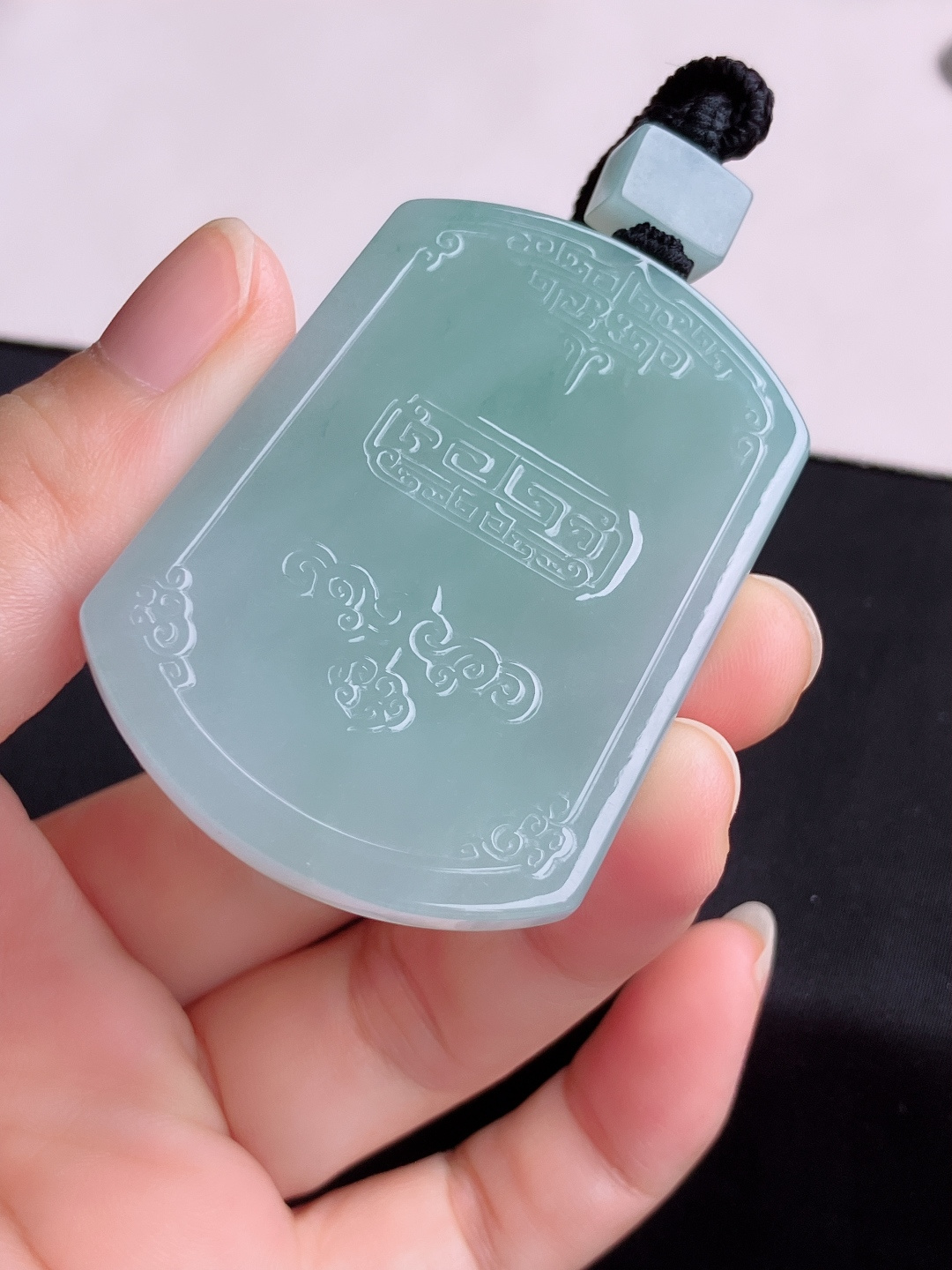 ️底色平安牌，细腻精致，尺寸54.3/38.6/5.8/自然光实拍