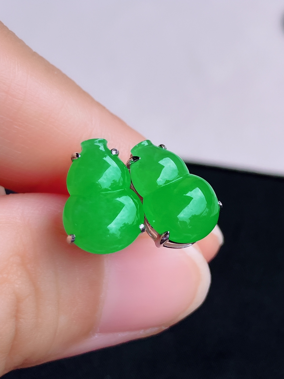 ️阳绿葫芦耳钉，简约时尚，尺寸13/8.6/5.8/自然光实拍
